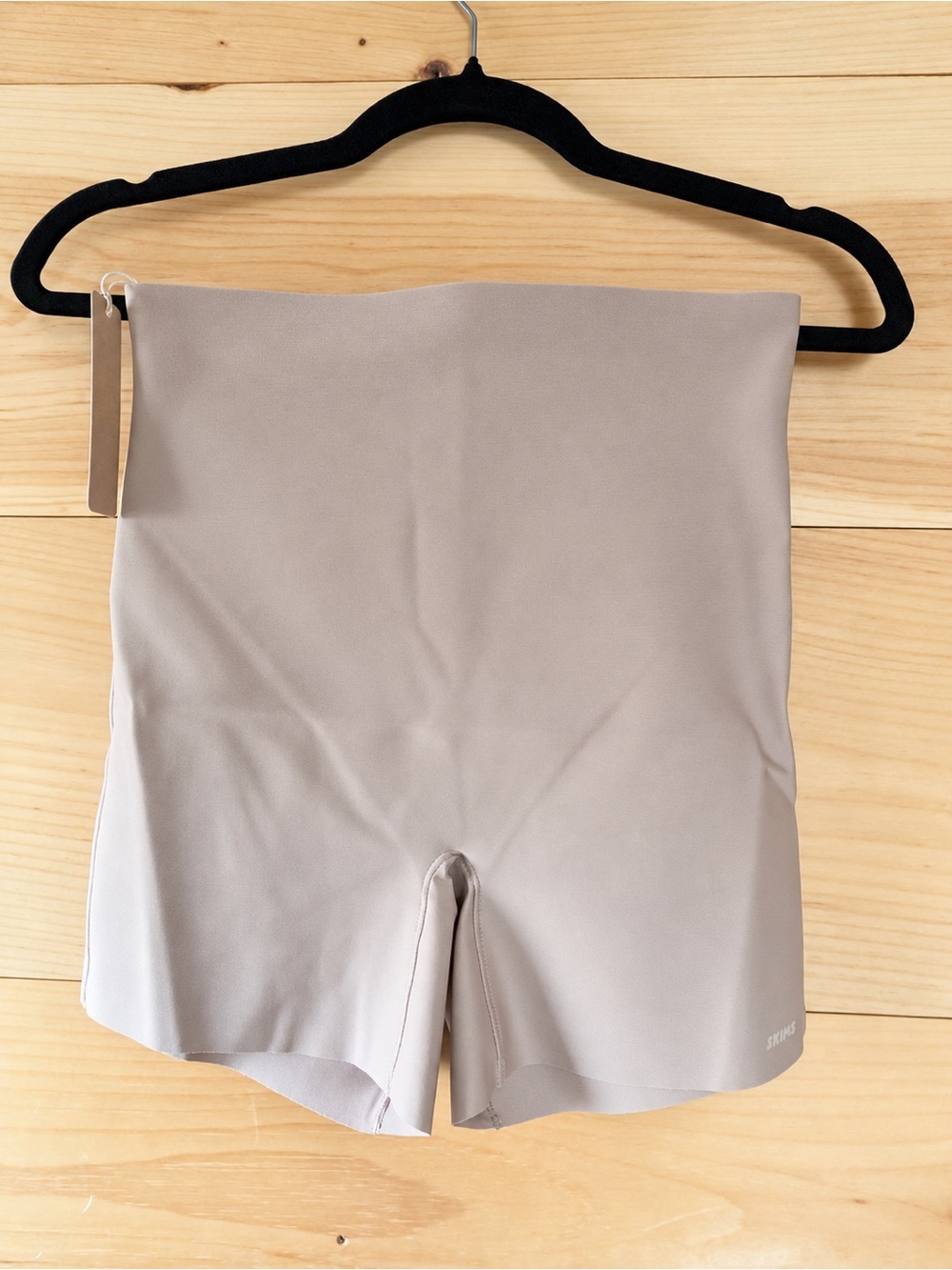Skims body core sculpt shortie size M NWT
